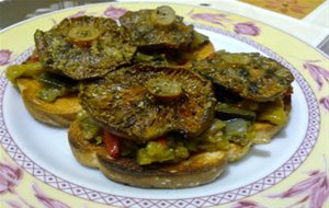 Tostas De Níscalos Y Pisto De Verduras 
