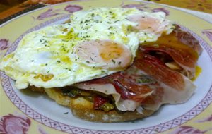 Tosta De Pisto, Jamón Ibérico Y Huevo
