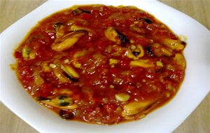 Mejillones Con Tomate Y Guindillón 
