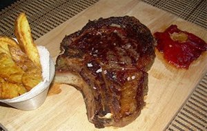 Chuletón De Buey Con Piquillos Confitados
