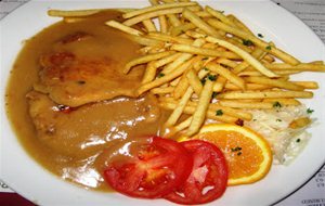 Filetes De Cerdo Guisado Con Patatas Paja
