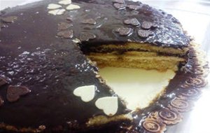 Tarta De Bizcocho Y Chocolate
