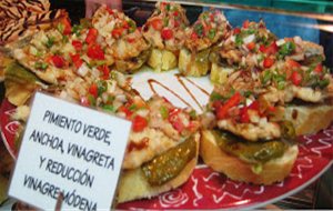 Pintxo De Pimiento Verde, Anchoa, Vinagreta Y Reducción De Módena
