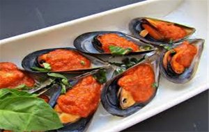 Mejillones Con Tomate Y Albahaca
