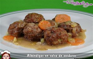 Albóndigas En Salsa De Verduras