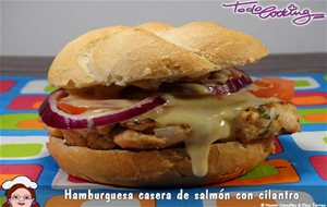 Hamburguesa De Salmón Y Avena Con Cilantro