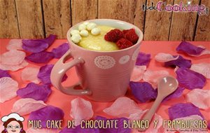 Mug Cake De Chocolate Blanco Y Frambuesas En El Microondas