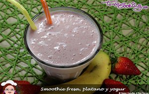 Smoothie De Fresas Y Plátano Con Yogur