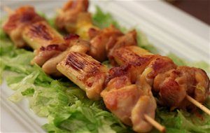 Pinchos De Pollo Y Puerros Con Especias
