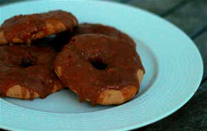 Rosquillas De Patata Glaseadas Con Salsa De Patata
