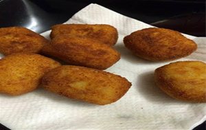 Croquetas De Pollo Asado Y Jamón Serrano.