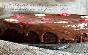 Pastel De Chocolate Con Mermelada De Frutos Del Bosque ( Degustabox)
