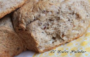 Pan Integral Con Queso Y Semillas Para El Dia Internacional Del Pan
