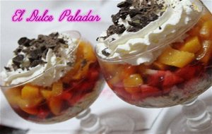 Postre De Melocotón Y Fresas
