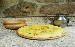 Tortilla De Patatas Con Pimientos Rojos Y Verdes