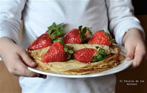 Frixuelos De Harina De Castañas Con Fresas
