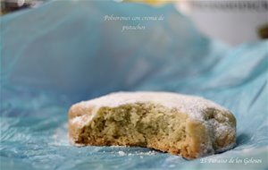 Polvorones Con Crema De Pistachos
