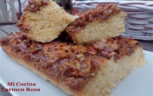 Torta De Jengibre Y Vainilla Con Nueces Y Almendras Caramelizadas
