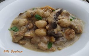 Guisillo de Benarrabá con setas, garbanzos y aove de la serranía de Ronda