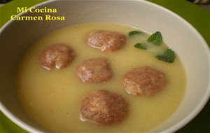 Sopa De Gallina Con Albóndigas
