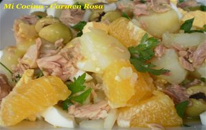 Ensalada Malagueña De Naranja Y Patatas Con Atun Y Cebolleta 
