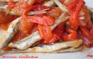 Ensaladilla Malagueña De Tomates Y Pimientos Asados Con Pescado Frito
