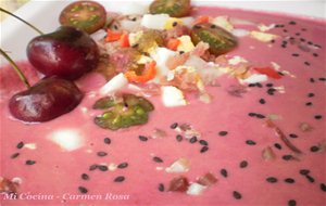 Gazpacho De Cerezas Acompañado De Atun, Huevo, Jamon Y Sesamo Negro 