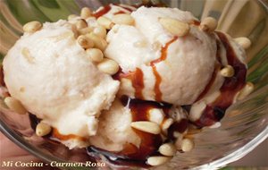 Helado "carapino" (nata, Piñones Y Caramelo) 