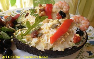 Aguacates De La Axarquia Malagueña Rellenos De Ensaladilla De Atun Y Langostinos Con Frutos Secos