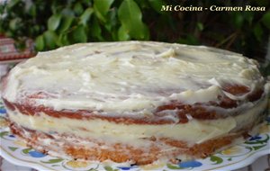 Bizcocho Relleno De Mermelada De Nisperos De "sayalonga" Con Cobertura De Crema De Mantequilla