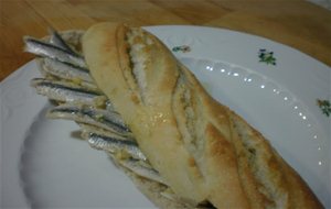 Bocadillo Malagueño: De Boquerones En Vinagre O Al Natural
