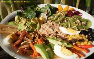 Ensalada Variada Con Salsa De Cacahuetes
