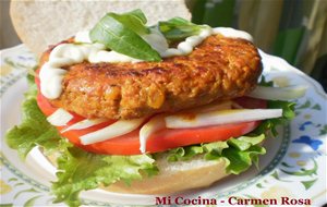 Hamburguesa De Cordero Con Ras Al Hanout Y Comino, Aderezada Con Salsa De Yogur
