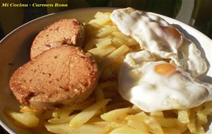 Huevos Rotos Con Patatas Y Mousse De Foie Gras De Oca A La Plancha
