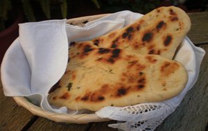 Naan De Ajo Y Cilantro  (pan Hindu) 
