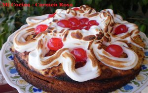 Tarta De Almendras Y Naranja Al Ron, Rellena De Chocolate Con Merengue Y Guindas
