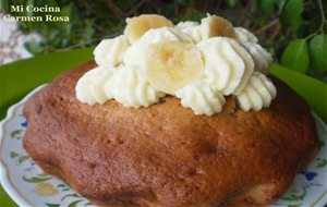 Pastel De Platano, Canela Y Jengibre Con Crema De Mantequilla 
