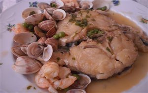 Rodajas De Pescada En Salsa De Vino Barbadillo  Con Almejas De Malaga Y Langostinos
