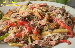 Pad Thai (salteado De Fideos De Arroz Con Carne Y Verduras En Wok) - (videos De La Preparación)
