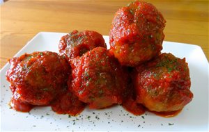 Albóndigas En Salsa De Tomate