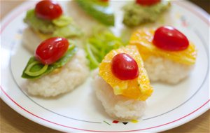 Sushi Y Maki Sushi Con El Ingrediente Sorpresa, naranja