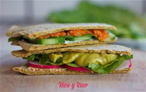 Sandwiches De Guacamole Y Salsa De Tomate intensa