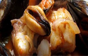 Bacalao Con Mejillones En Salsa Picante.