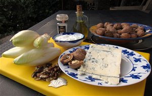 Endivias Con Salsa De Yogur, Gorgonzola Y Nueces. (#colorysabor)