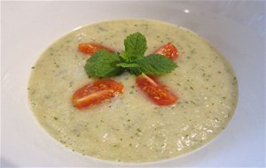 Sopa Fría De Melón, Almendras Y Hierbabuena. (#colorysabor De Temporada)