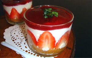 Semana De Fresas: Vasitos De Tarta De Queso Con Mermelada De Fresa Casera
