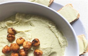 Hummus De Aguacate Y Tallos De Brócoli
