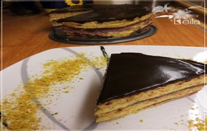 Tarta Opera Con Muselina De Pistachos Y Ganache De Cerezas
