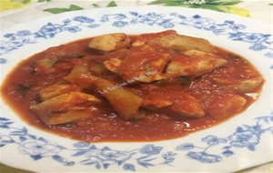 Tomate Frito Con Pollo Y Patatas 
