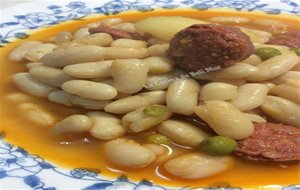 Potaje De Judías Blancas Con Chorizo 
